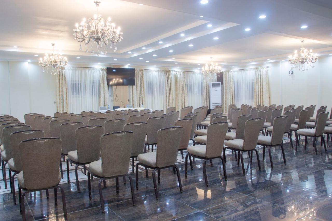 Suita Hotel Yaoundé Eksteriør bilde